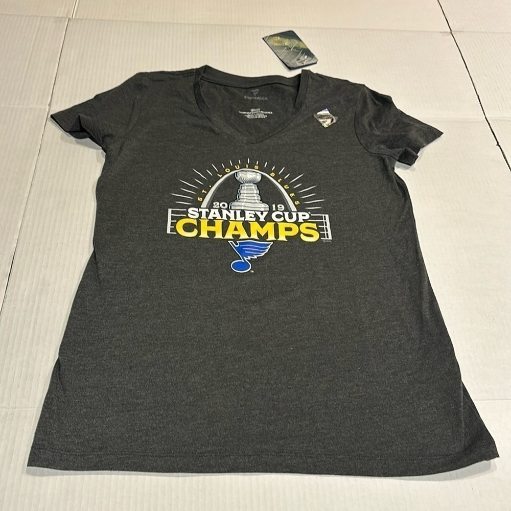 NWT Fanatics small t shirt heathered grey St Louis Blues 2019 Stanley Cup Champs